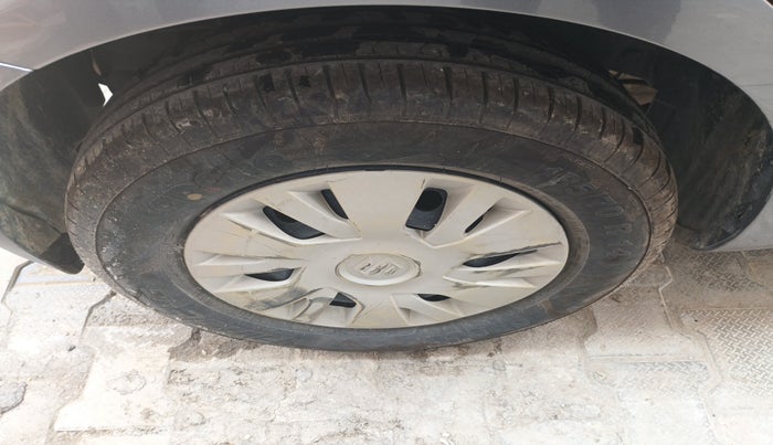 2013 Maruti Swift VXI, Petrol, Manual, 60,207 km, tyre