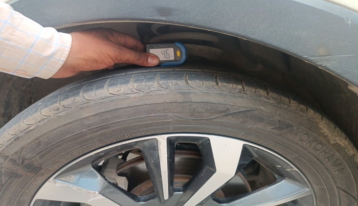 2019 Mahindra XUV300 W8 (O) 1.5 DIESEL AMT, Diesel, Automatic, 1,14,070 km, tyre