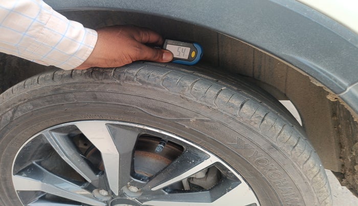 2019 Mahindra XUV300 W8 (O) 1.5 DIESEL AMT, Diesel, Automatic, 1,14,070 km, tyre