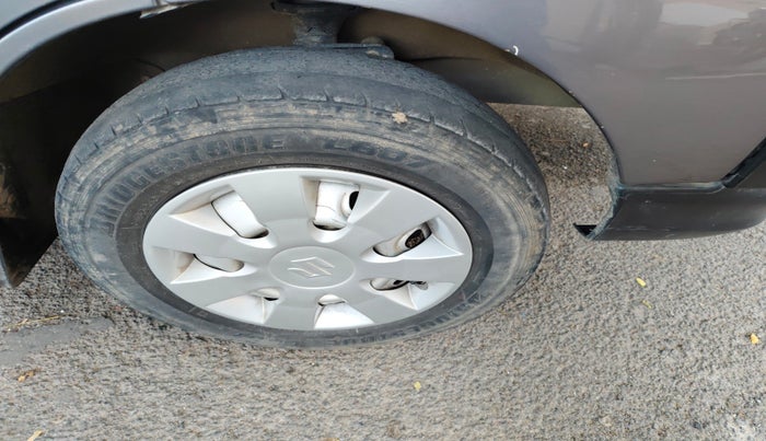 2014 Maruti Eeco 5 STR WITH A/C+HTR, Petrol, Manual, 60,938 km, tyre