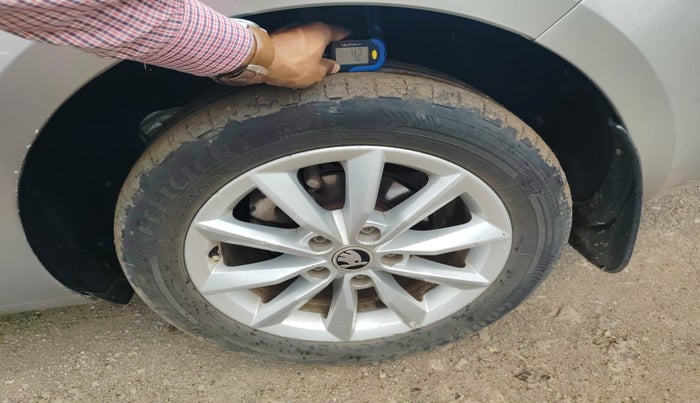 2013 Skoda Octavia ELEGANCE 2.0 TDI AT, Diesel, Automatic, 1,58,329 km, tyre