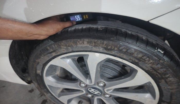 2015 Hyundai Xcent SX 1.2 (O), Petrol, Manual, 70,000 km, tyre