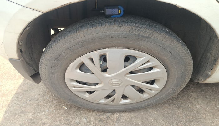 2015 Maruti Swift VXI, Petrol, Manual, 56,731 km, tyre