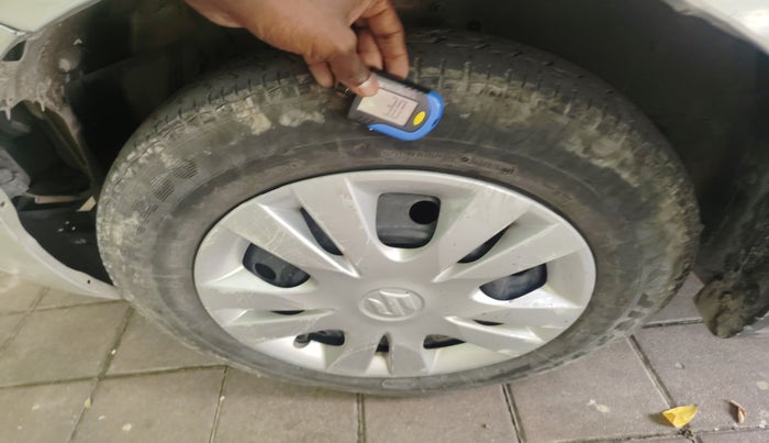 2013 Maruti Swift Dzire VXI, Petrol, Manual, 61,715 km, tyre
