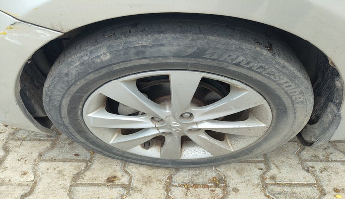 2013 Hyundai Verna FLUIDIC 1.6 CRDI SX, Diesel, Manual, 98,327 km, tyre