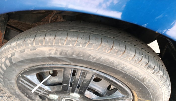 2015 Hyundai Eon ERA +, Petrol, Manual, 72,973 km, tyre