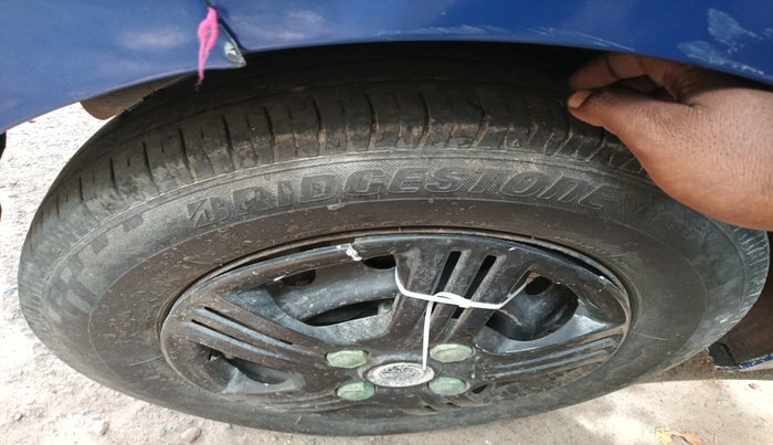 2015 Hyundai Eon ERA +, Petrol, Manual, 72,973 km, tyre
