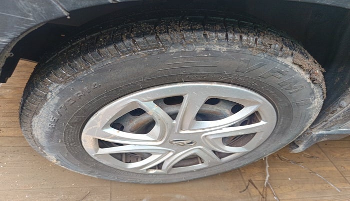 2016 Mahindra Kuv100 K4 D 6 STR, Diesel, Manual, 73,733 km, tyre