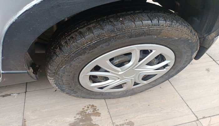 2016 Mahindra Kuv100 K4 D 6 STR, Diesel, Manual, 73,733 km, tyre