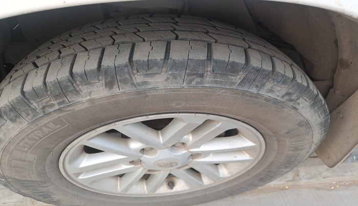 2013 Toyota Fortuner 3.0 4X2 AT, Diesel, Automatic, 1,46,810 km, tyre