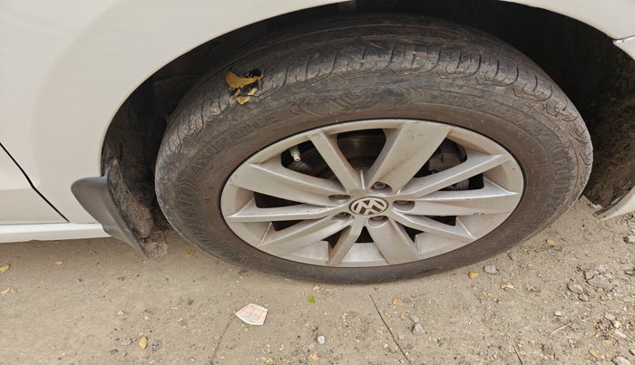 2015 Volkswagen Vento HIGHLINE DIESEL 1.5, Diesel, Manual, 1,01,913 km, tyre