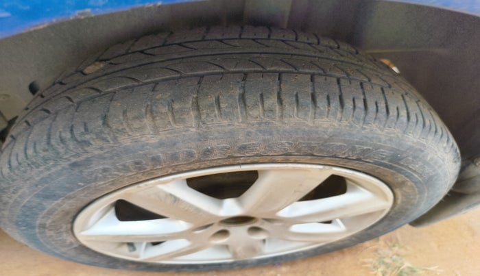 2011 Volkswagen Vento HIGHLINE DIESEL 1.6, Diesel, Manual, 1,08,074 km, tyre
