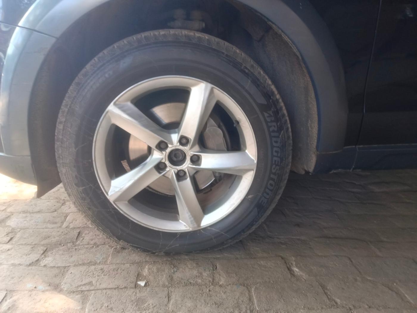 2013 Audi Q5 2.0 TDI QUATTRO, Diesel, Automatic, 1,83,000 km, tyre