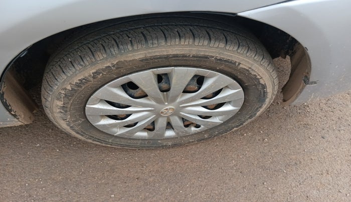 2013 Toyota Etios Liva G, Petrol, Manual, 88,082 km, tyre