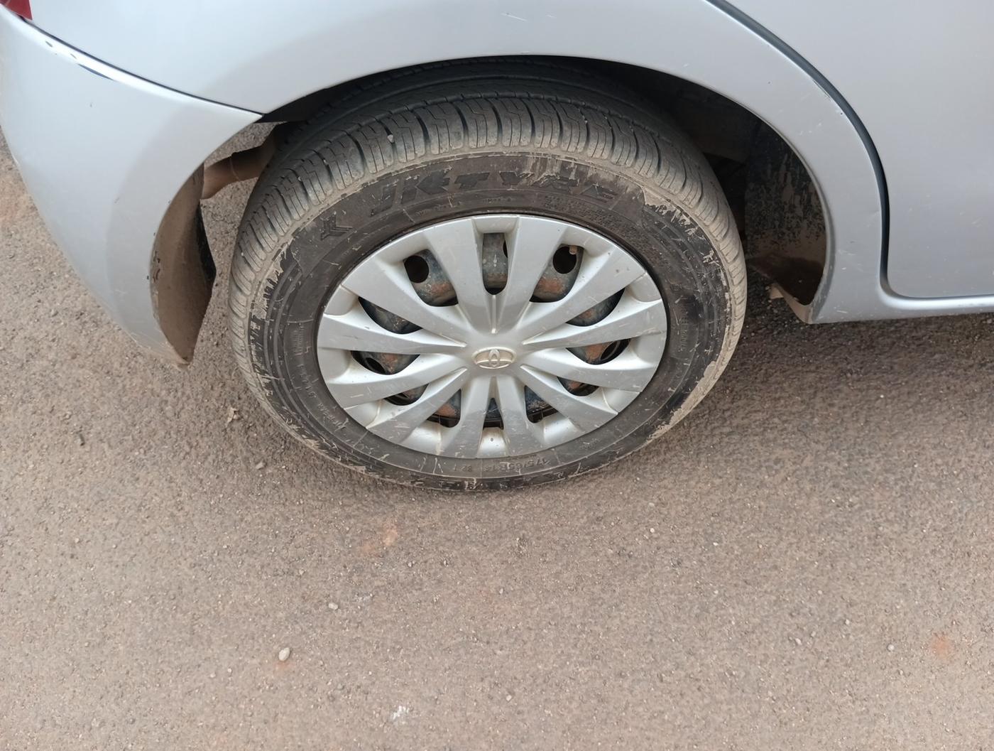 2013 Toyota Etios Liva G, Petrol, Manual, 88,082 km, tyre