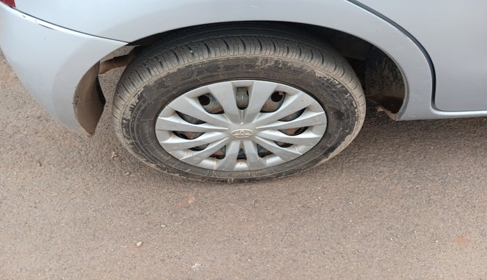 2013 Toyota Etios Liva G, Petrol, Manual, 88,082 km, tyre