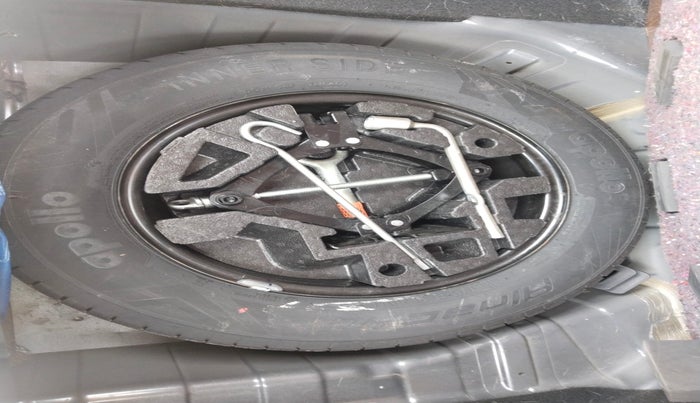 2022 Tata PUNCH CREATIVE  AMT, Petrol, Automatic, 28,058 km, tyre