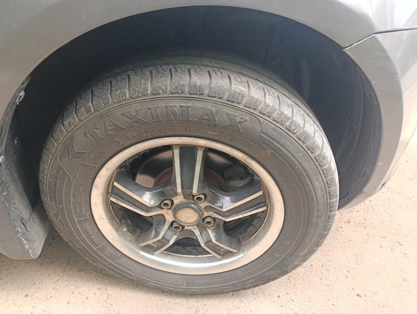 2013 Maruti Swift VDI, Diesel, Manual, 1,25,180 km, tyre