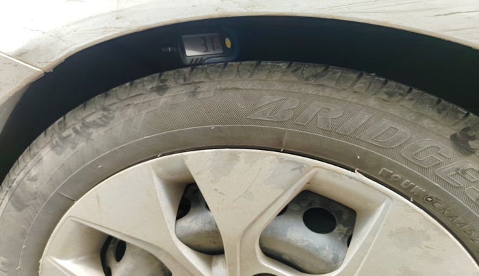 2015 Hyundai Xcent S 1.2, Petrol, Manual, 1,32,000 km, tyre