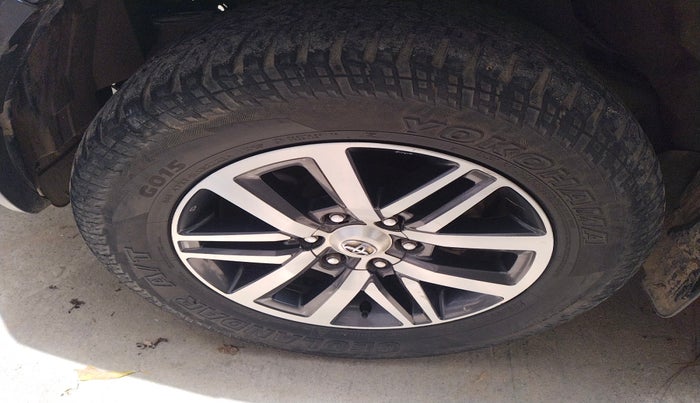 2017 Toyota Fortuner 2.8 4X4 AT, Diesel, Automatic, 2,25,836 km, tyre