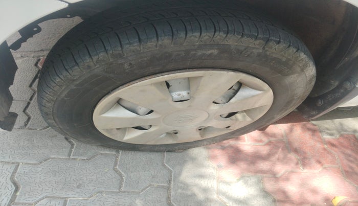 2017 Maruti Wagon R 1.0 LXI CNG, Petrol, Manual, 1,15,999 km, tyre