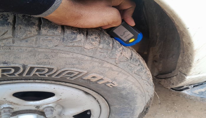 2015 Tata Safari Storme 2.2 EX 4X2, Diesel, Manual, 2,78,323 km, tyre