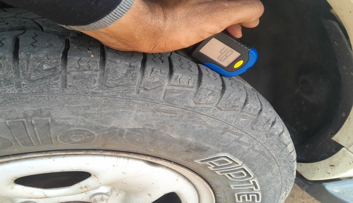 2015 Tata Safari Storme 2.2 EX 4X2, Diesel, Manual, 2,78,323 km, tyre