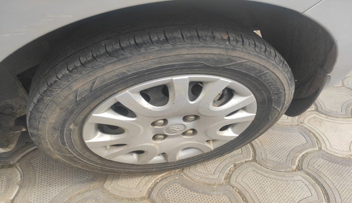 2011 Hyundai i20 MAGNA 1.2, Petrol, Manual, 1,06,607 km, tyre