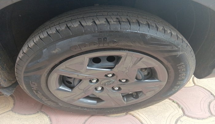 2024 Hyundai VENUE SX 1.2 PETROL, Petrol, Manual, 10,000 km, tyre