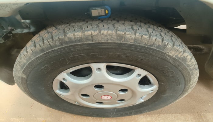 2016 Mahindra Bolero SLE BS IV, Diesel, Manual, 1,17,324 km, tyre