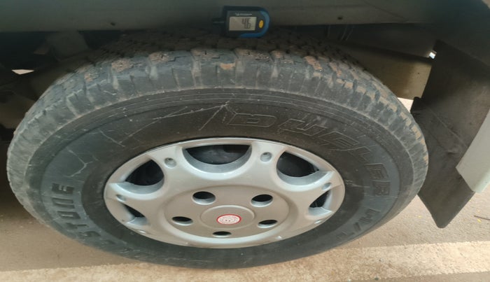 2016 Mahindra Bolero SLE BS IV, Diesel, Manual, 1,17,324 km, tyre