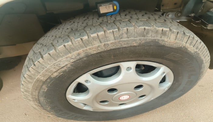 2016 Mahindra Bolero SLE BS IV, Diesel, Manual, 1,17,324 km, tyre