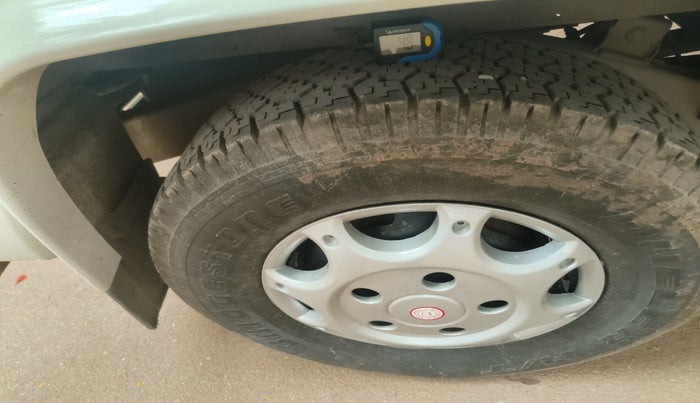 2016 Mahindra Bolero SLE BS IV, Diesel, Manual, 1,17,324 km, tyre