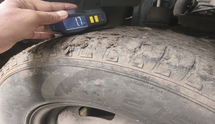 2012 Mahindra Bolero ZLX BS-III, Diesel, Manual, 4,07,304 km, tyre