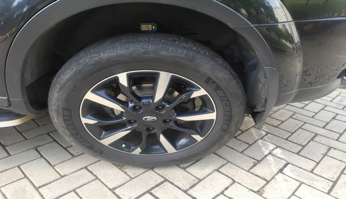 2018 Mahindra XUV500 W11, Diesel, Manual, 1,55,301 km, tyre
