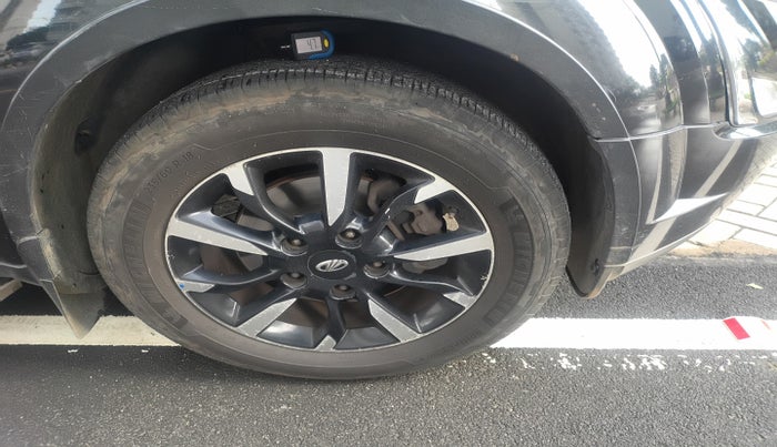 2018 Mahindra XUV500 W11, Diesel, Manual, 1,55,301 km, tyre