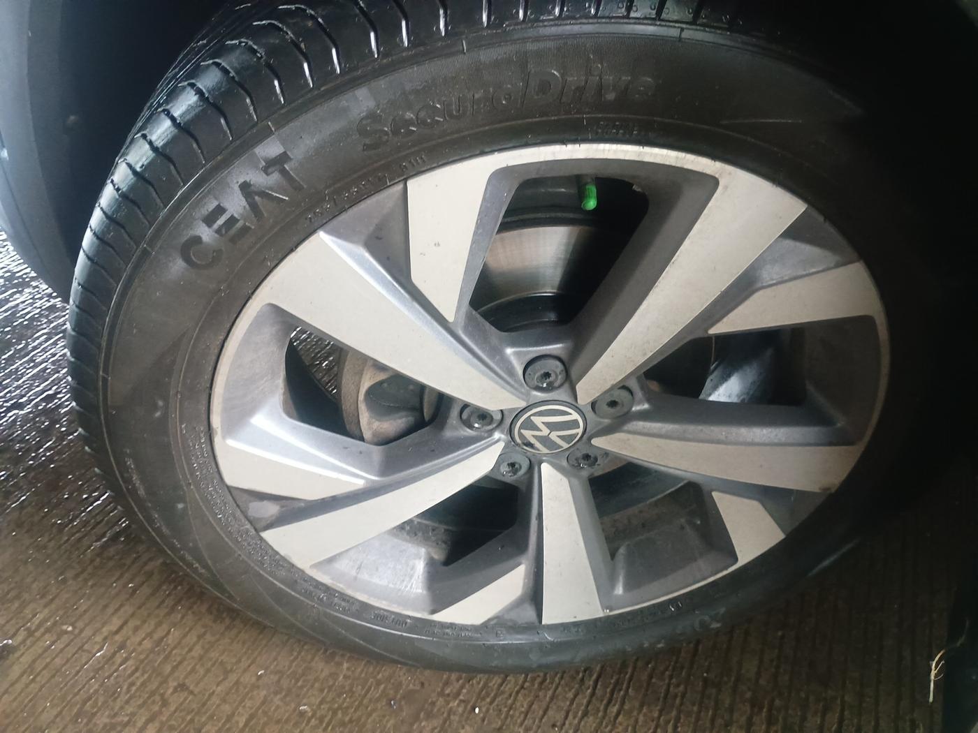 2023 Volkswagen TAIGUN TOPLINE 1.0 TSI MT, Petrol, Manual, 36,087 km, tyre