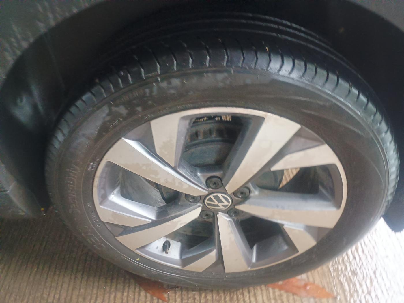 2023 Volkswagen TAIGUN TOPLINE 1.0 TSI MT, Petrol, Manual, 36,087 km, tyre