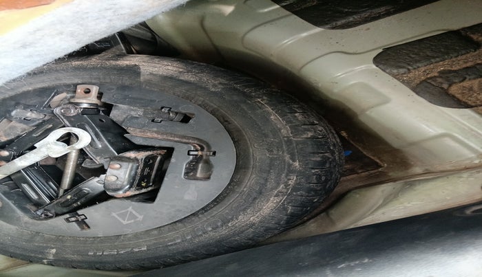 2017 Mahindra Kuv100 K2 D 6 STR, Diesel, Manual, 87,724 km, tyre