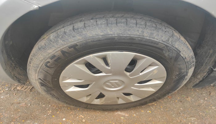 2012 Maruti Swift VXI, Petrol, Manual, 1,46,157 km, tyre