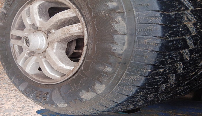 2013 Mahindra Scorpio VLX 2WD AIRBAG, Diesel, Manual, 1,47,292 km, tyre