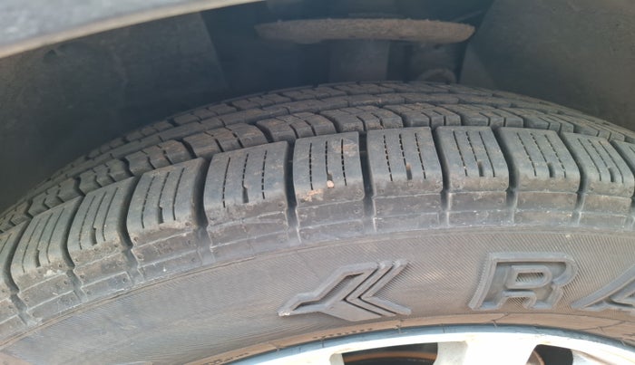2017 Mahindra XUV500 W10 AT, Diesel, Automatic, 98,345 km, tyre