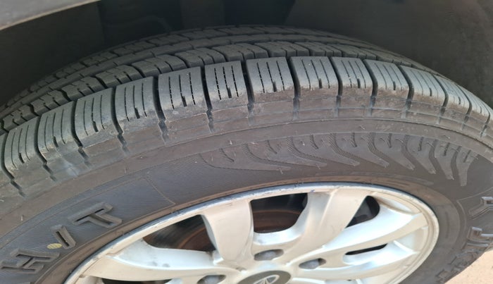 2017 Mahindra XUV500 W10 AT, Diesel, Automatic, 98,345 km, tyre