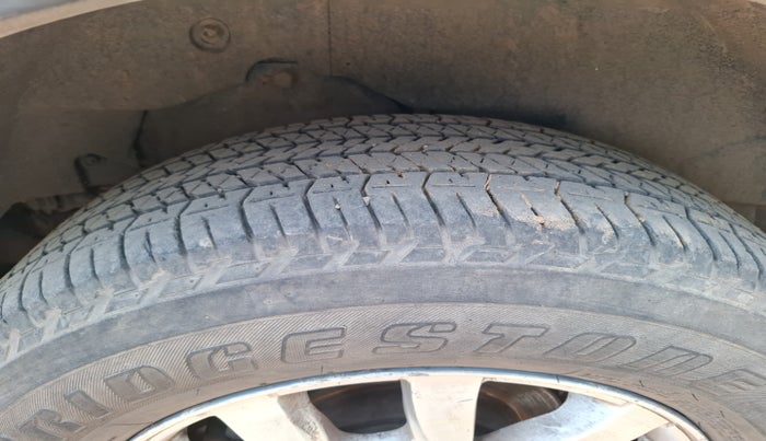 2017 Mahindra XUV500 W10 AT, Diesel, Automatic, 98,345 km, tyre