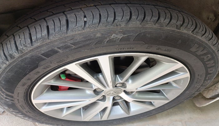 2015 Toyota Corolla Altis GL PETROL, Petrol, Manual, 87,018 km, tyre