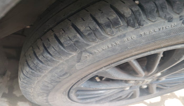 2019 Maruti XL6 ALPHA MT, Petrol, Manual, 1,75,949 km, tyre