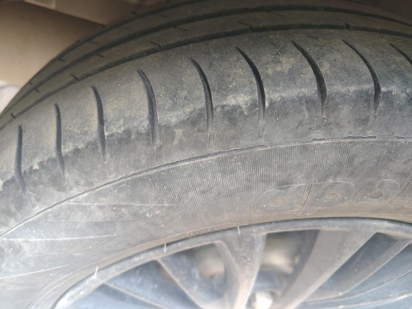 2019 Maruti XL6 ALPHA MT, Petrol, Manual, 1,75,949 km, tyre