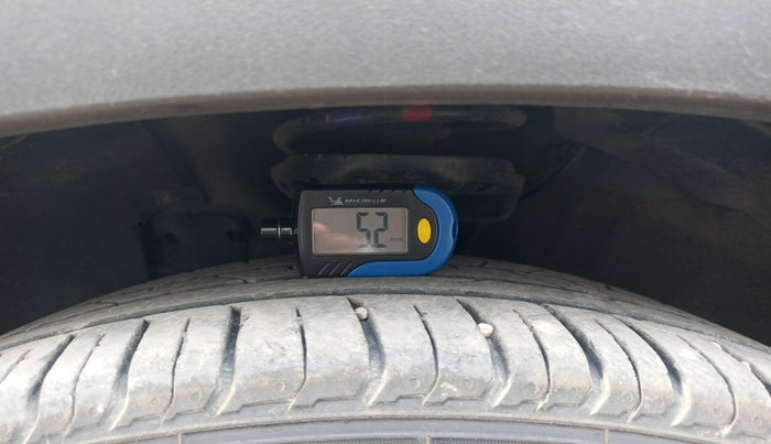 2023 Hyundai VENUE SX(O) 1.0 Turbo DCT Knight Edition, Petrol, Automatic, 17,746 km, tyre