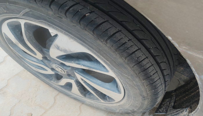 2019 Toyota Glanza G, Petrol, Manual, 1,29,005 km, tyre