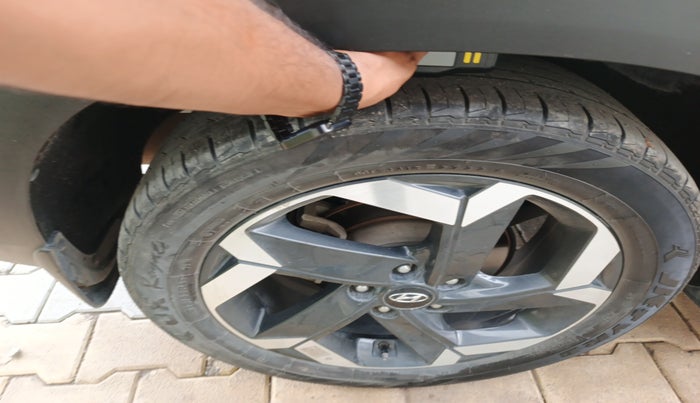 2022 Hyundai ALCAZAR  Signature (O) AE 7Str Diesel AT, Diesel, Automatic, 1,00,000 km, tyre